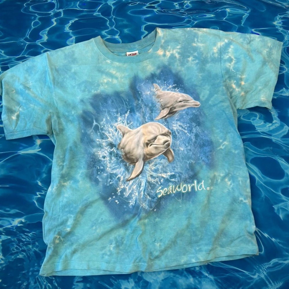 SeaWorld Blue Dolphin Graphic Tee